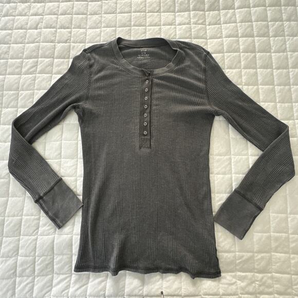AERIE Henley Shirt Womens Medium Gray Waffle Weave Casual Retro Y2K Grunge - Picture 2 of 8